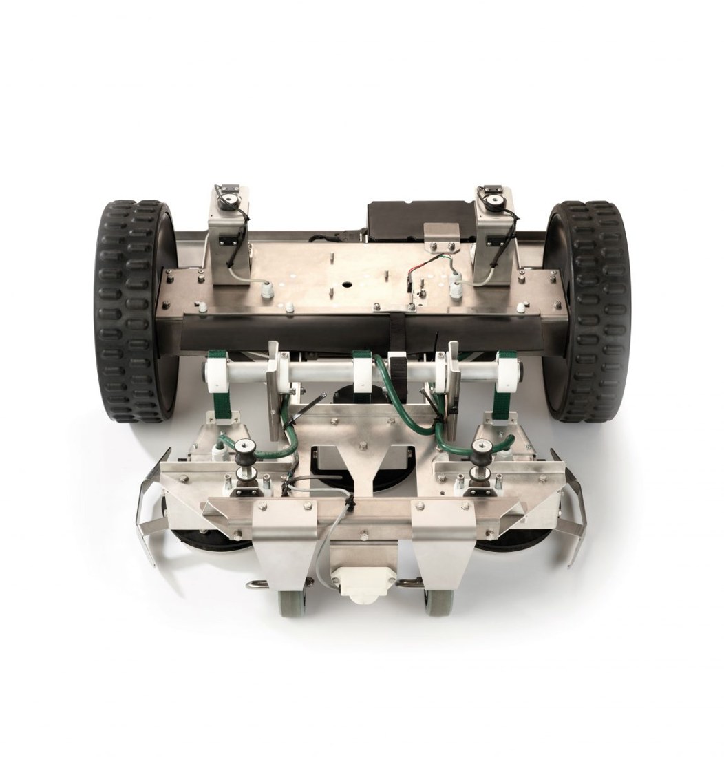 Chassis van de BM-1050 met drie afzonderlijke maaikoppen