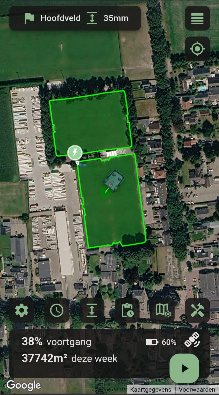 Bigmow app met twee maaizones op een sportpark